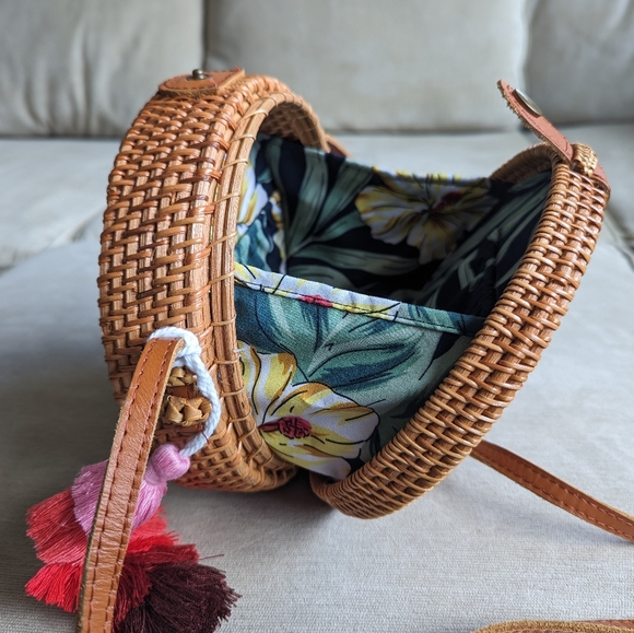 Round Rattan Crossbody - Picture 3 of 4